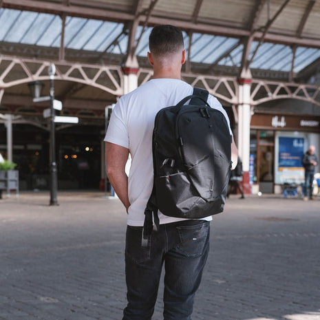 Morral Targus TBB649GL Terra EcoSmart Portátil/Laptop 15-16” + Protector de Lluvia Ergonómico y Ecológico