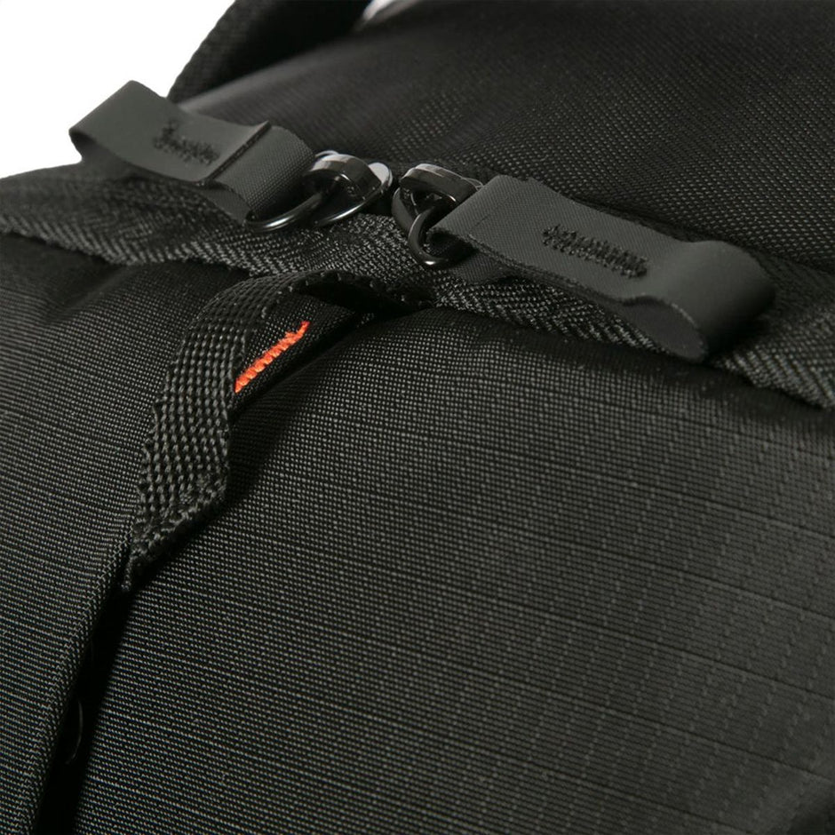 Morral Targus TBB649GL Terra EcoSmart Portátil/Laptop 15-16” + Protector de Lluvia Ergonómico y Ecológico
