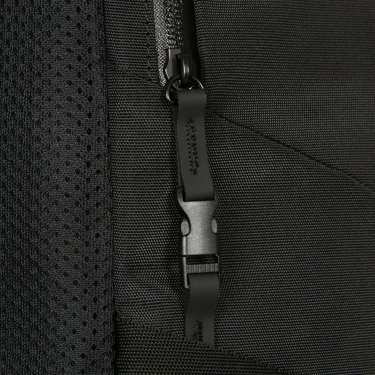 Morral Targus TBB649GL Terra EcoSmart Portátil/Laptop 15-16” + Protector de Lluvia Ergonómico y Ecológico