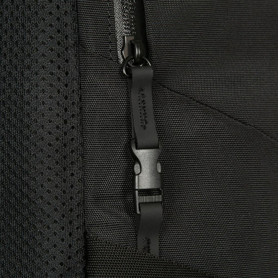 Morral Targus TBB649GL Terra EcoSmart Portátil/Laptop 15-16” + Protector de Lluvia Ergonómico y Ecológico
