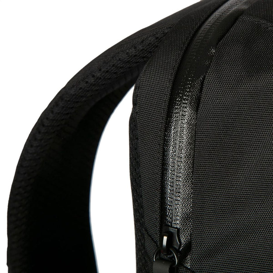 Morral Targus TBB649GL Terra EcoSmart Portátil/Laptop 15-16” + Protector de Lluvia Ergonómico y Ecológico