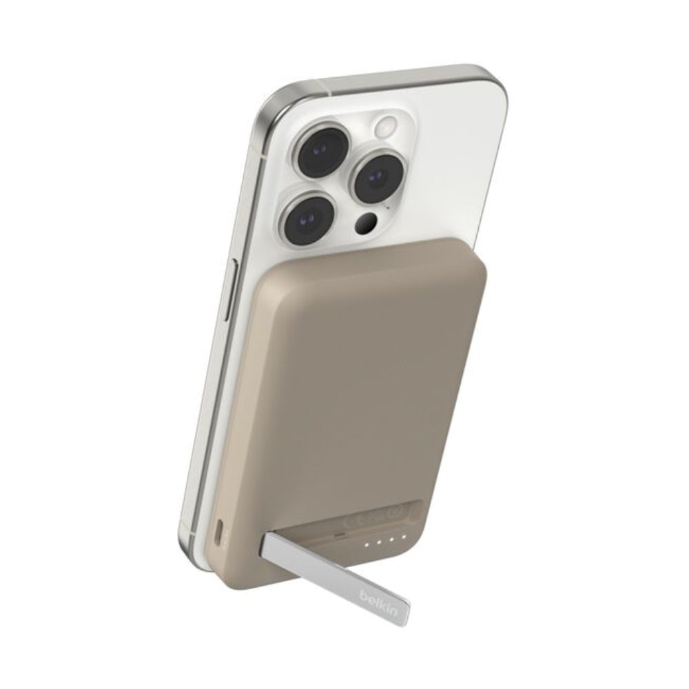 Batería Portátil Power Bank Belkin BoostCharge Pro 5000mAh MagSafe Qi2 Carga Rápida 15W y Stand - Beige