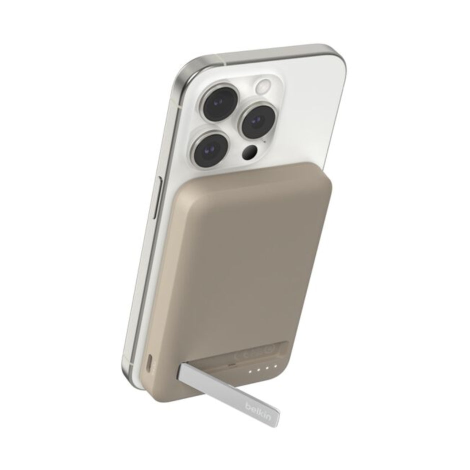 Batería Portátil Power Bank Belkin BoostCharge Pro 5000mAh MagSafe Qi2 Carga Rápida 15W y Stand - Beige