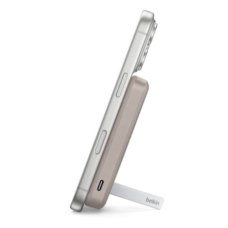 Batería Portátil Power Bank Belkin BoostCharge Pro 5000mAh MagSafe Qi2 Carga Rápida 15W y Stand - Beige