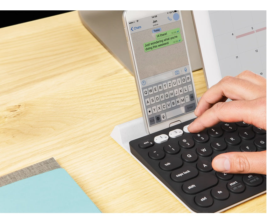 Teclado Inalámbrico Logitech K780 Multidispositivo Bluetooth/Unifying con Base para Tablet y Celular + Mouse Inalámbrico Logitech Signature Comfort Plus M850 L + Pad Mouse Studio Series